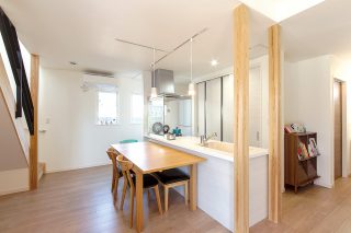 キッチン・ダイニング - ご主人が設計して作り上げた清々しい白い空間 - 山田建築店